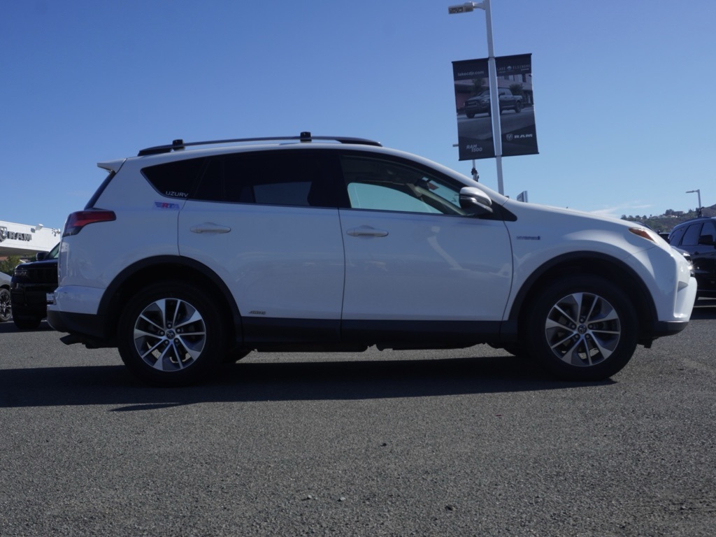 2018 Toyota RAV4 Hybrid XLE photo 2