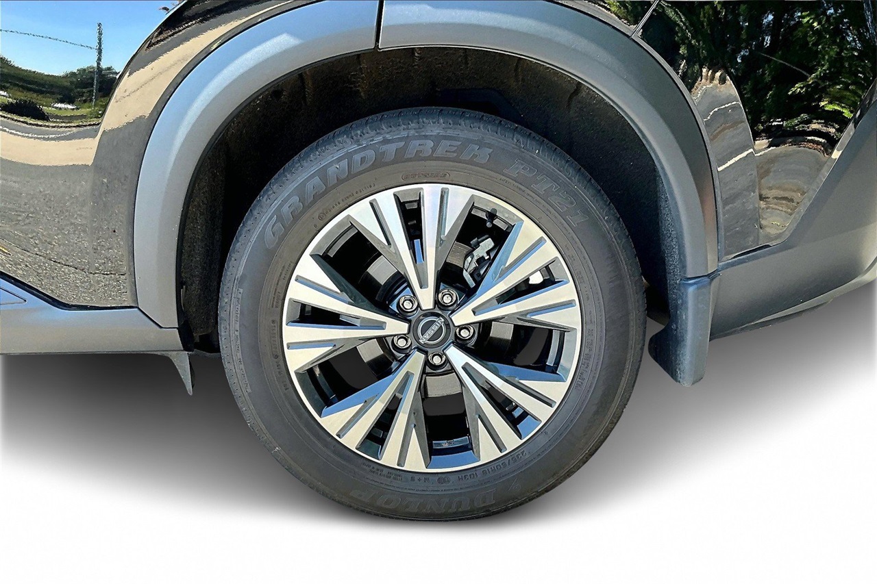 2023 Nissan Rogue SV photo 32