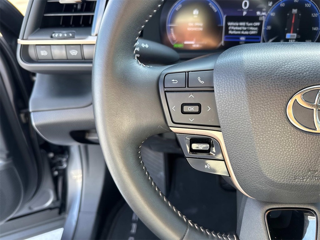 2024 Toyota Crown XLE photo 23