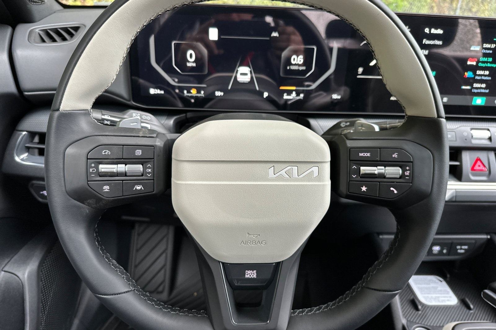 2025 Kia K4 GT-Line photo 16