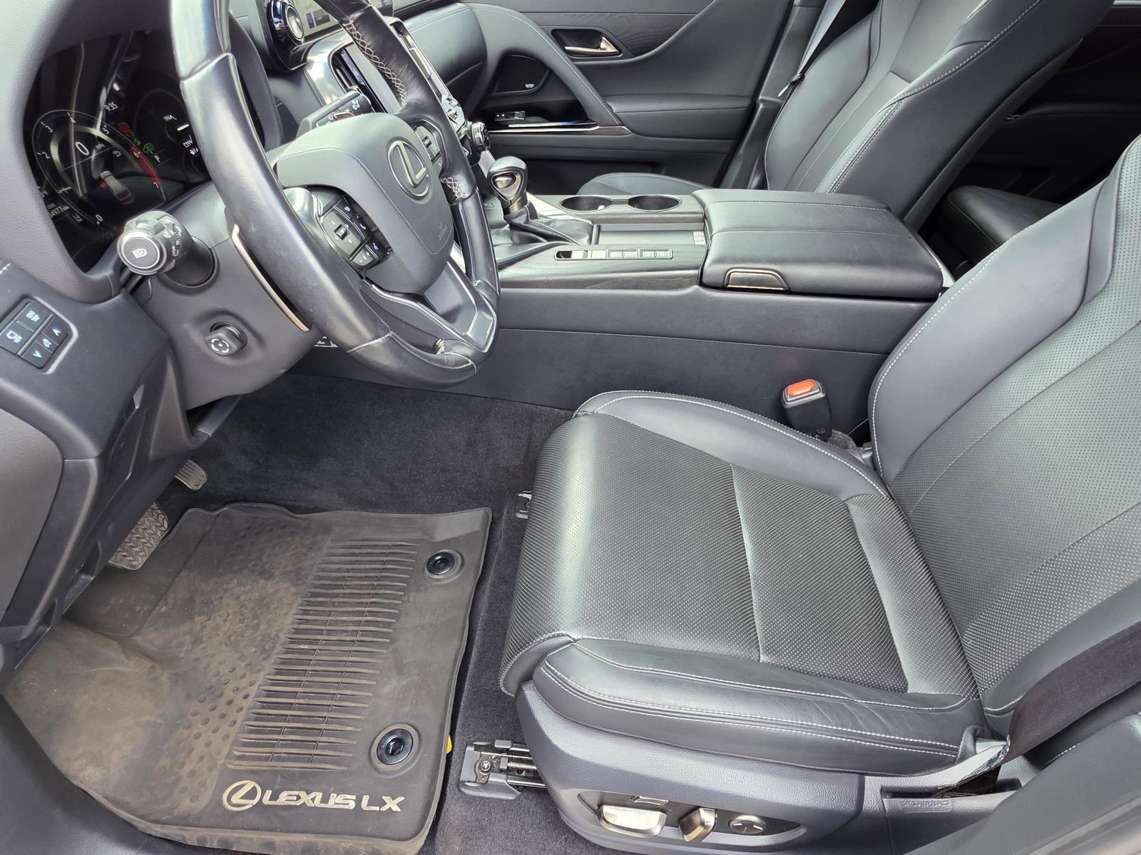 2022 Lexus LX 600 Luxury photo 6
