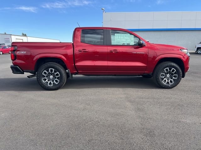 2025 Chevrolet Colorado Z71 photo 2