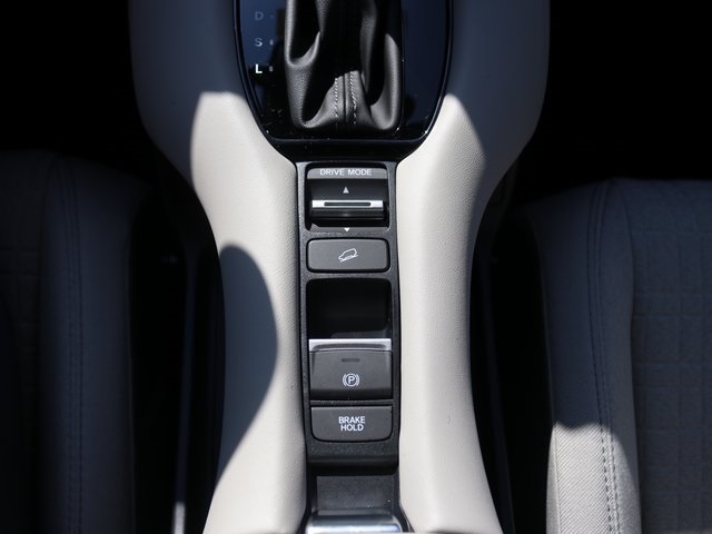 2026 Honda HR-V LX photo 16