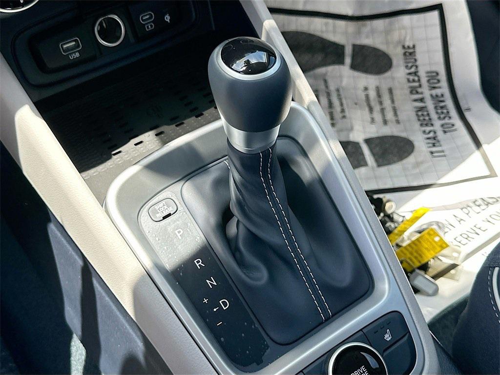 2025 Hyundai Venue Limited photo 10