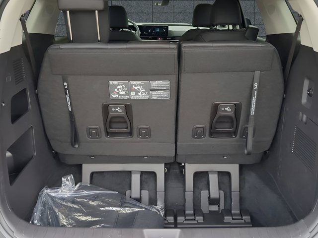 2025 Kia Carnival LXS photo 12