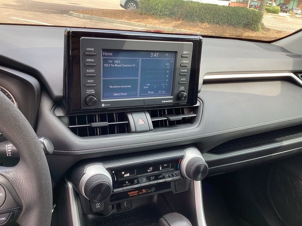 2020 Toyota RAV4 LE photo 15