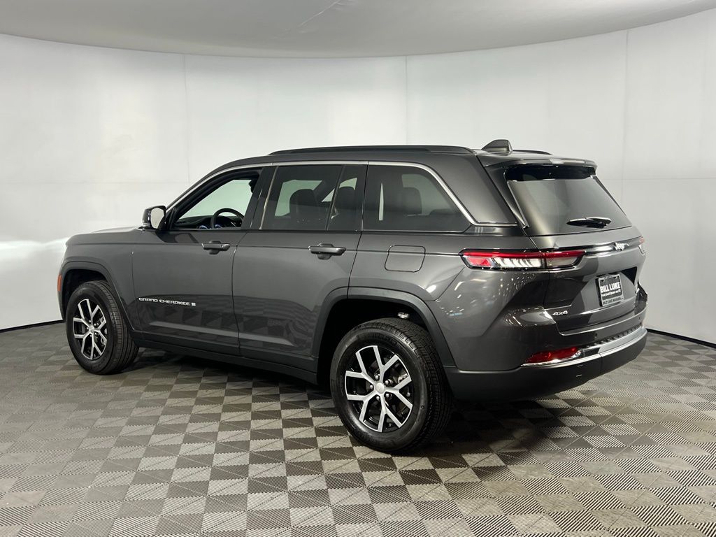 2024 Jeep Grand Cherokee Limited photo 2