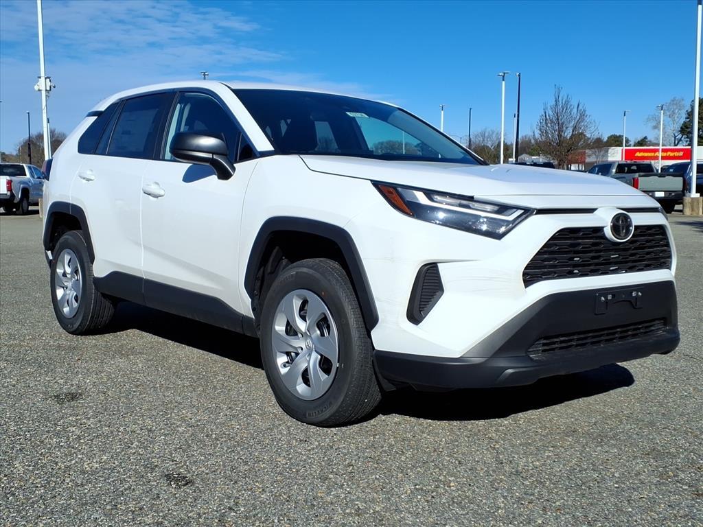 2025 Toyota RAV4 LE's photo