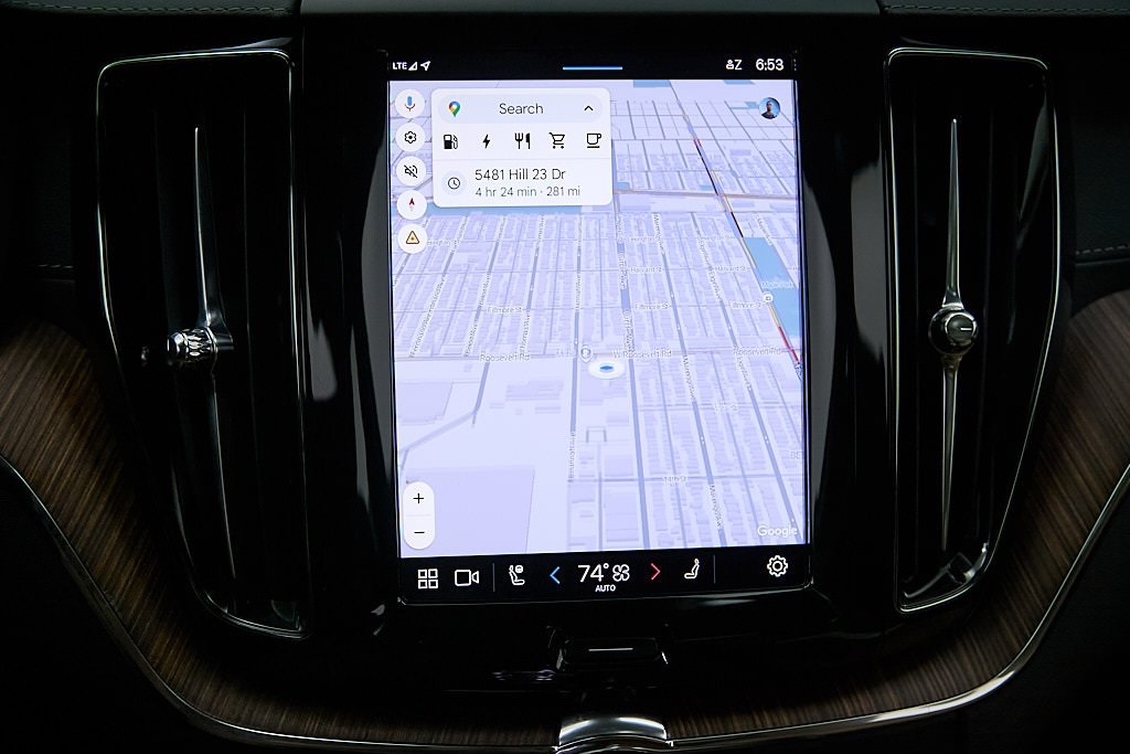 2025 VOLVO XC60 - Image 28