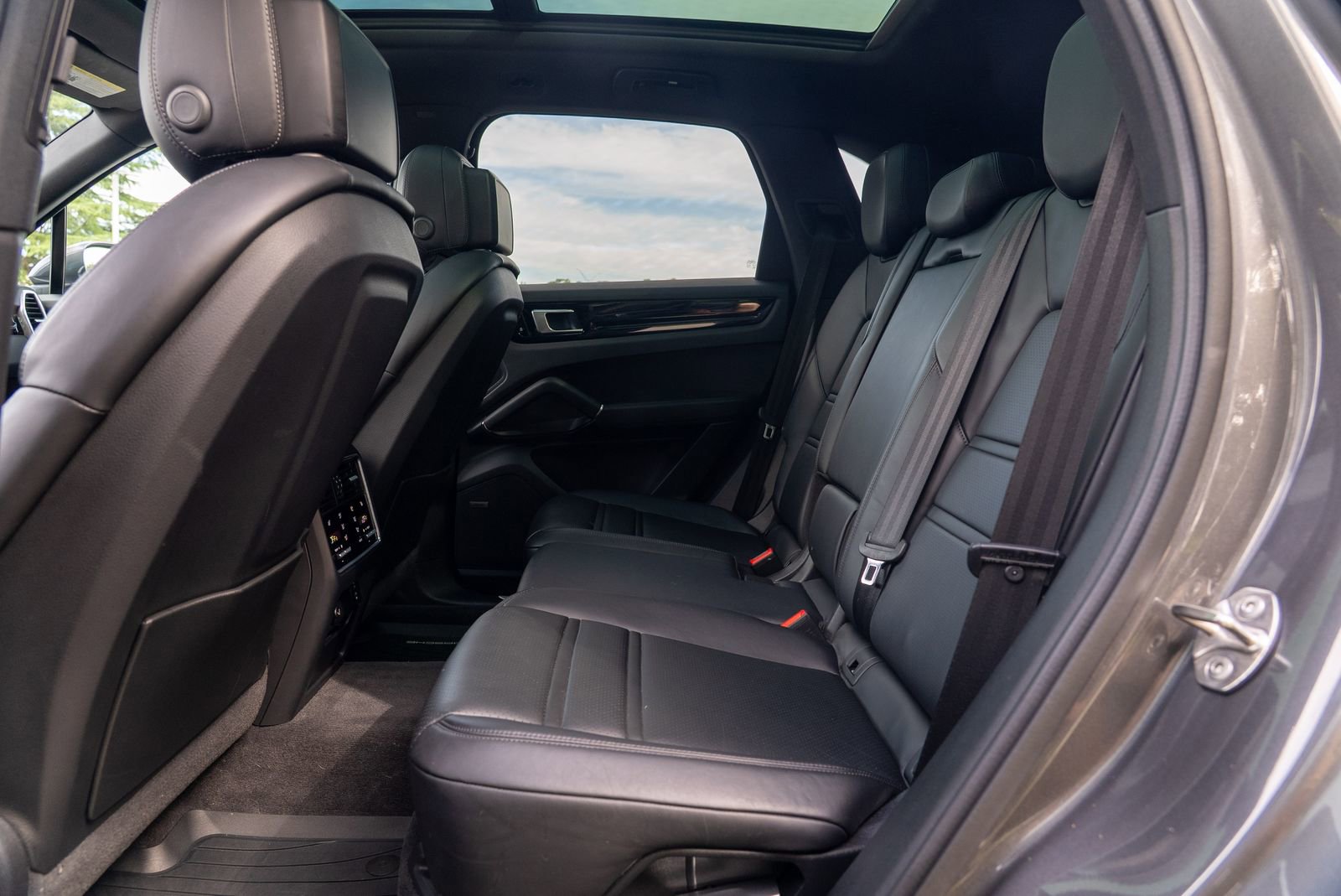 2021 Porsche Cayenne Base photo 31