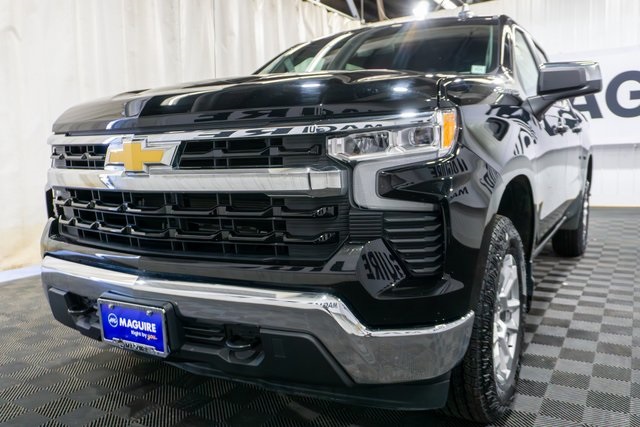 2024 Chevrolet Silverado 1500 LT photo 3