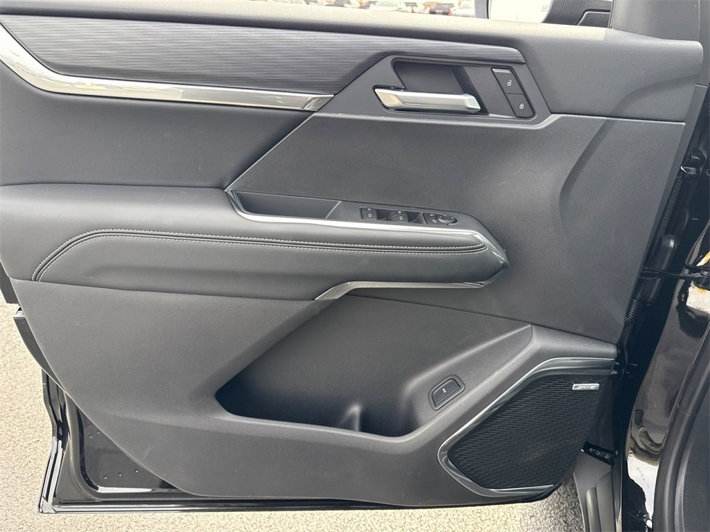 2025 GMC ACADIA - Image 13