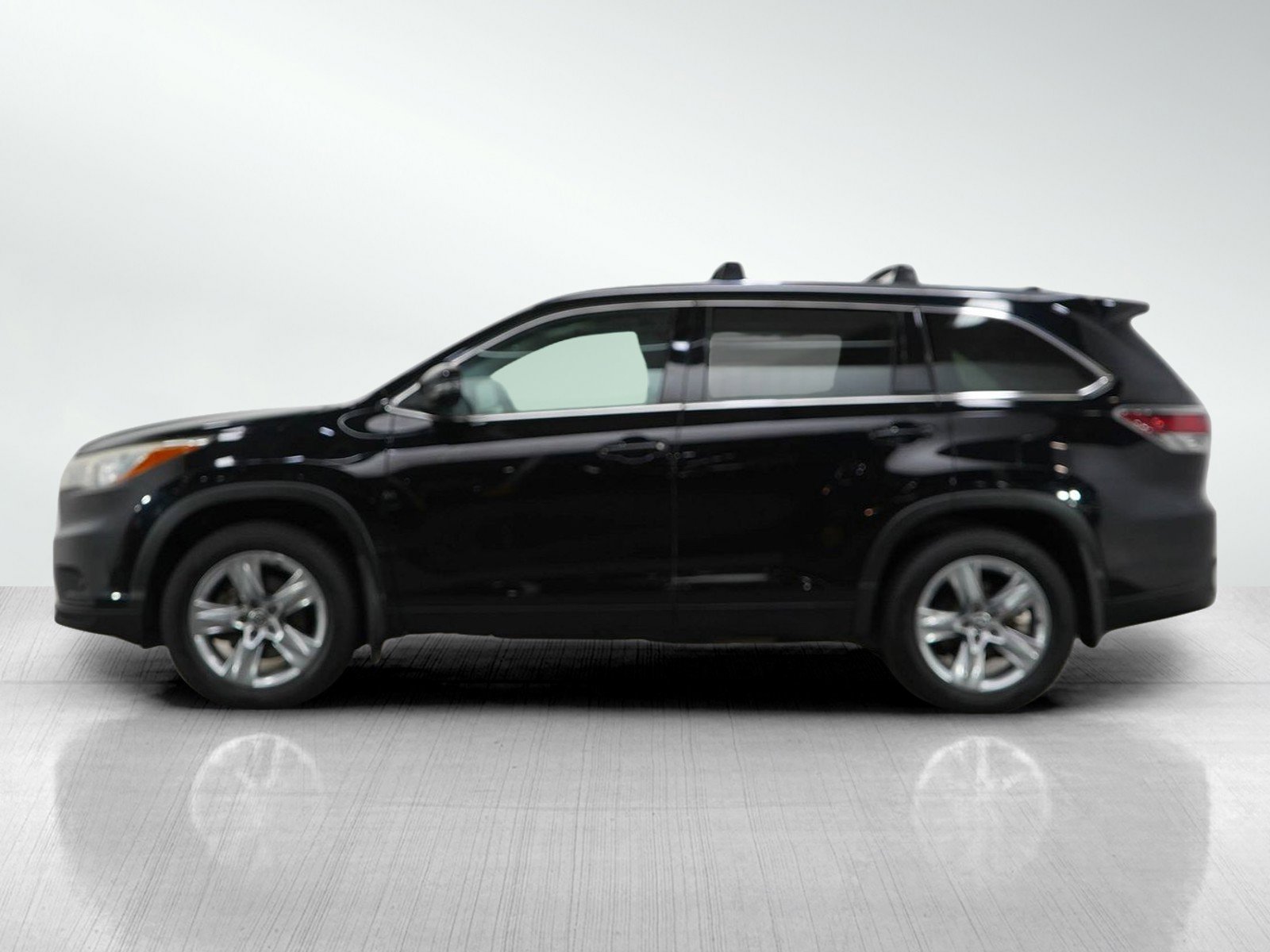 Used 2016 Toyota Highlander Limited Platinum with VIN 5TDDKRFH4GS280428 for sale in Burnsville, Minnesota