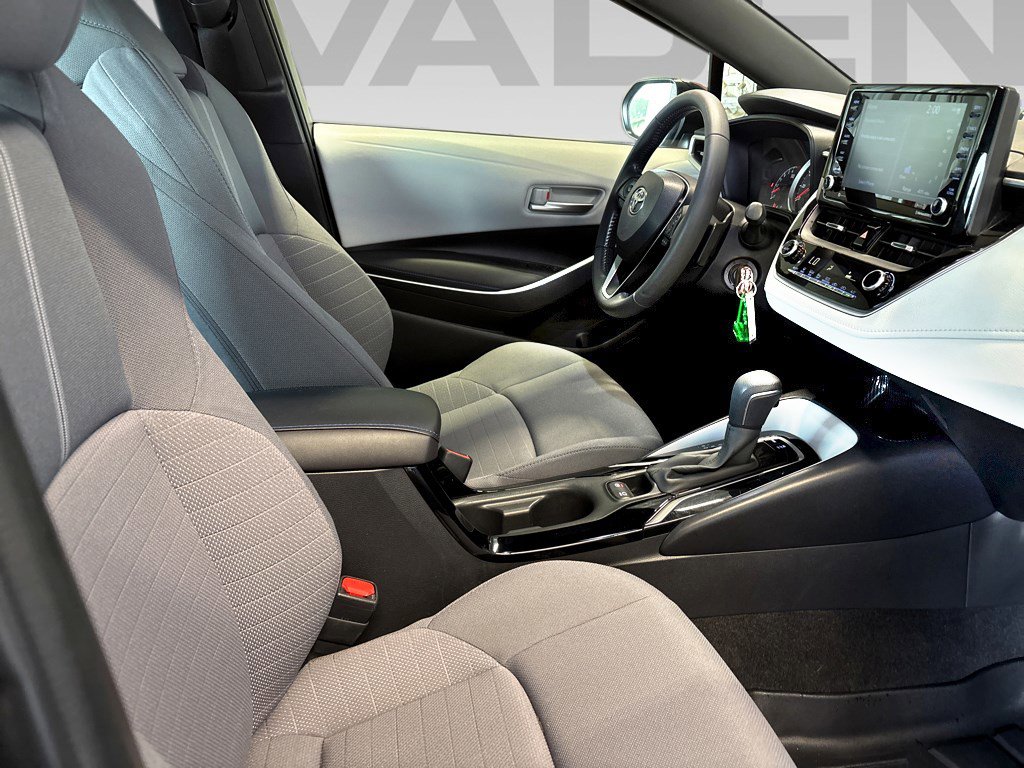 2022 Toyota Corolla LE photo 9