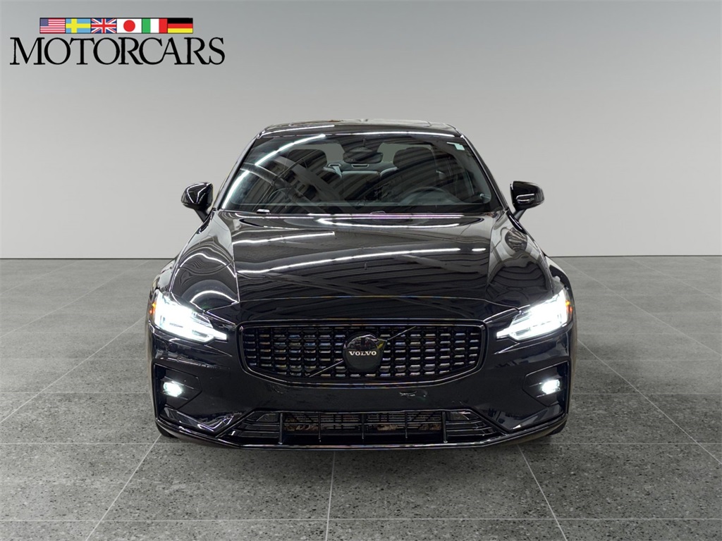 2023 Volvo S60 B5 Plus Black Edition photo 8