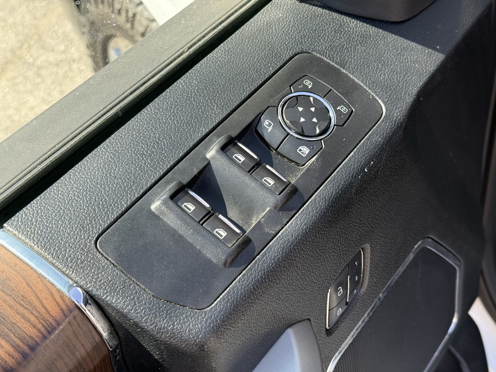 2017 Ford F-150 Lariat photo 15