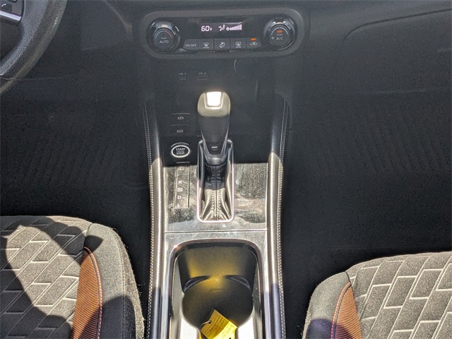 2022 Nissan Kicks SR photo 18