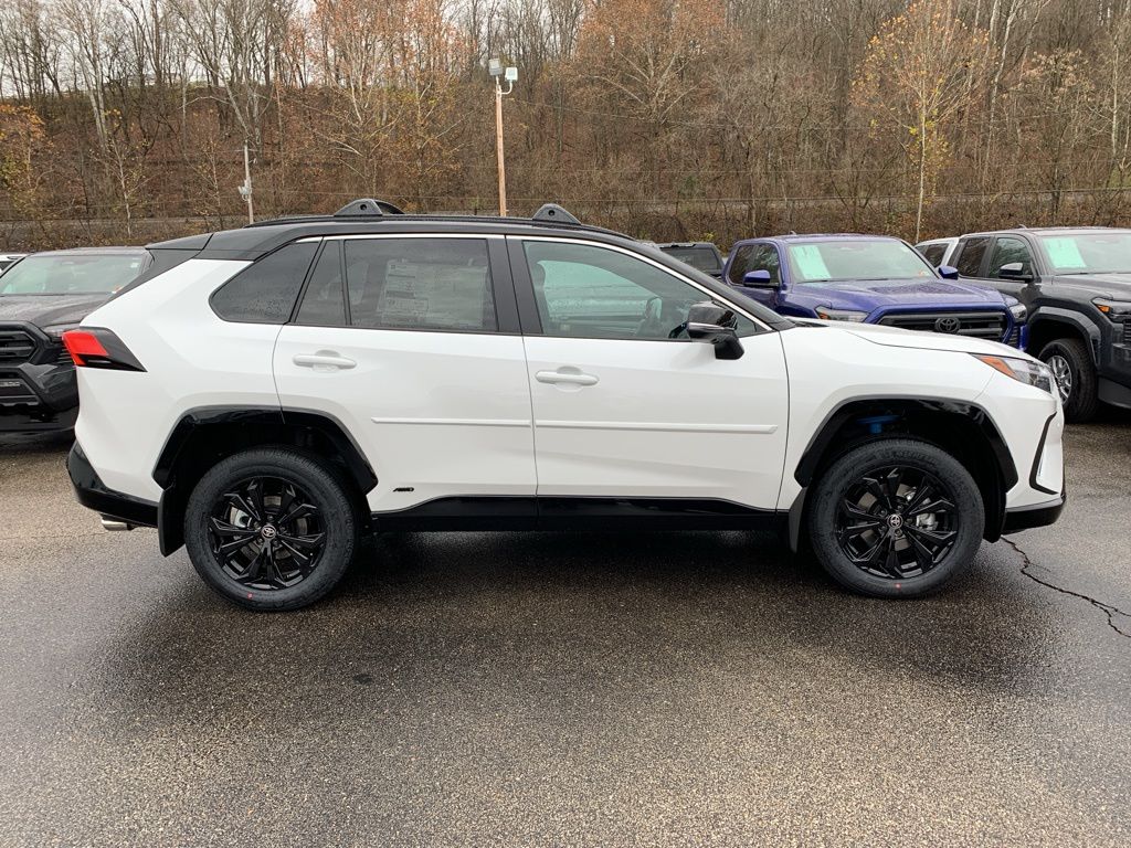 2025 Toyota RAV4 Hybrid XSE photo 2