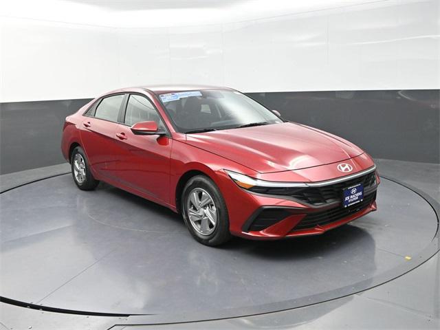 2025 Hyundai Elantra SE photo 2