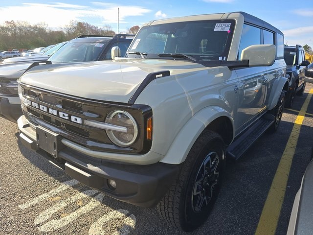 2025 Ford Bronco 4-Door Outer Banks's photo
