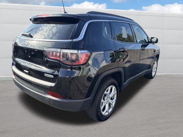 2024 Jeep Compass Latitude photo 9