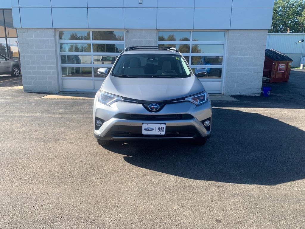 2017 Toyota RAV4 Hybrid XLE photo 2