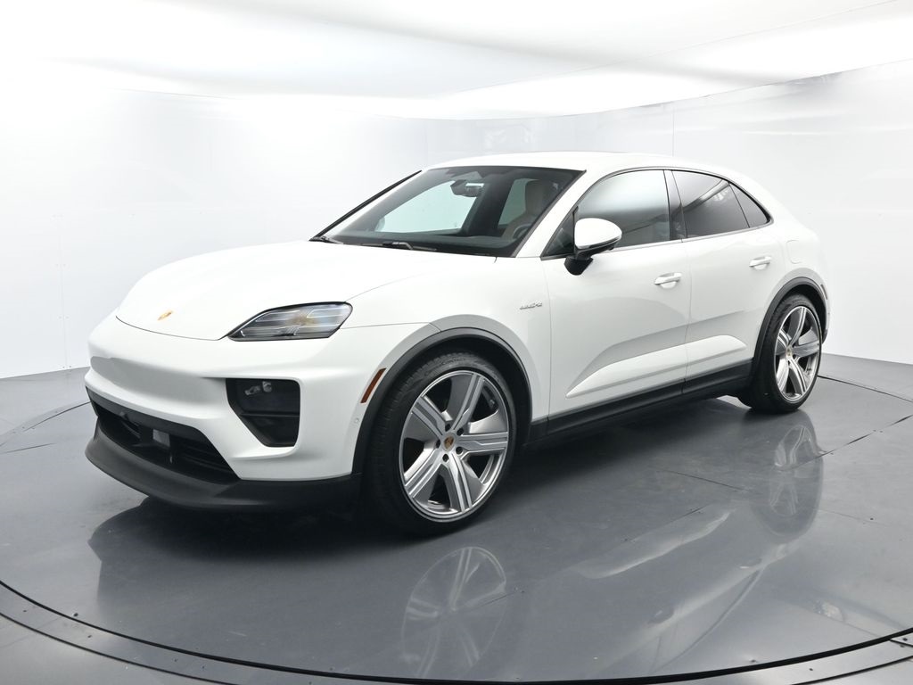 2025 Porsche Macan Base
