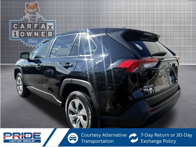 2022 Toyota RAV4 LE photo 3