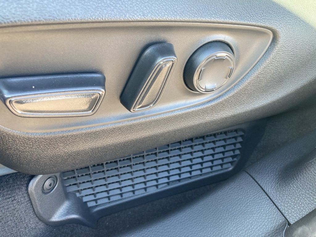2025 Toyota Sienna Woodland Edition photo 12