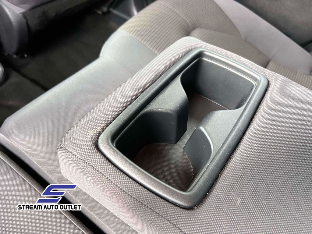 2023 Toyota Highlander LE photo 11