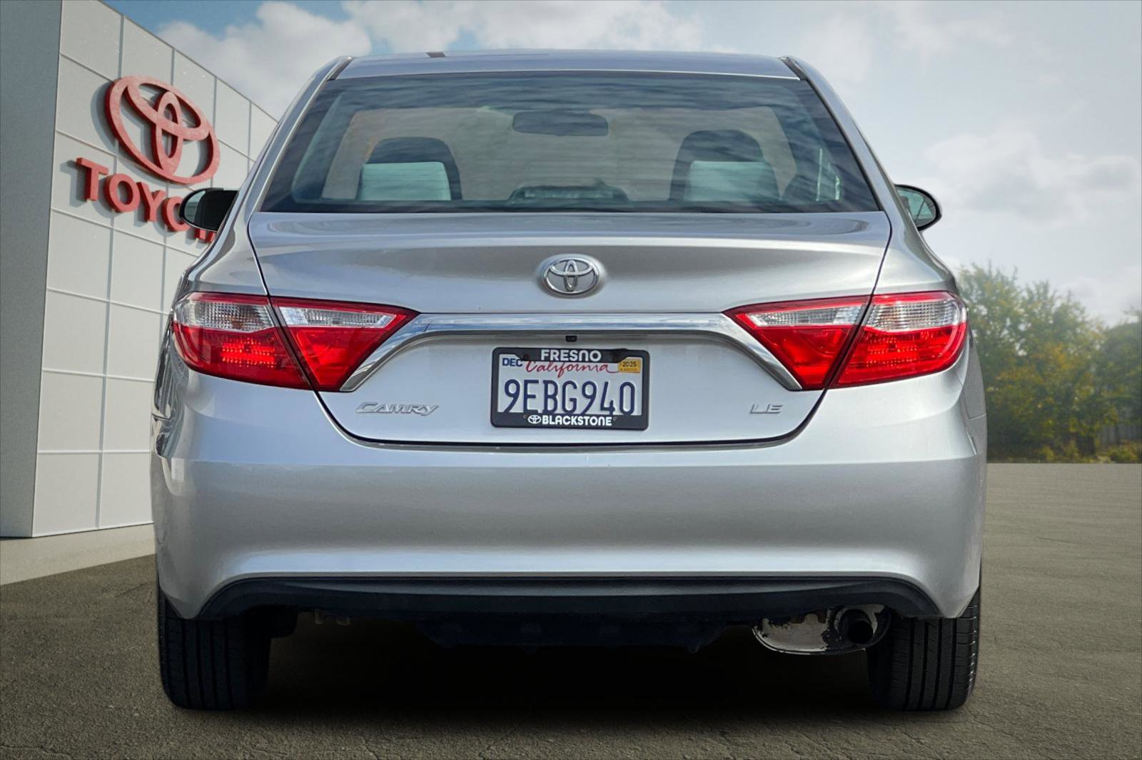 2016 Toyota Camry XLE photo 3