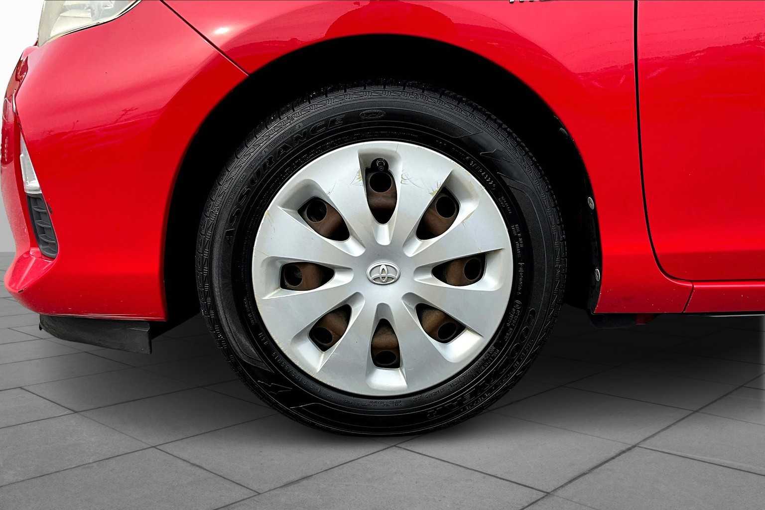 2013 Toyota Prius C Two photo 10