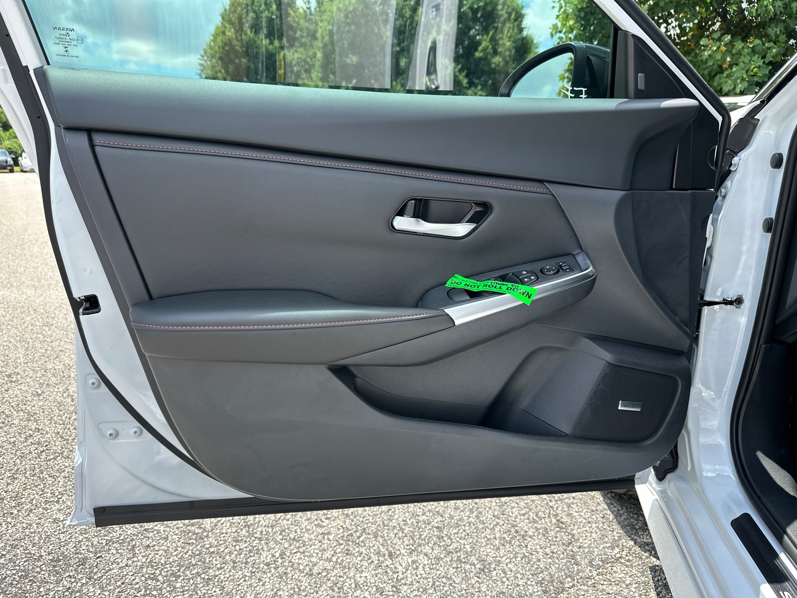 2025 Nissan Sentra SR photo 9