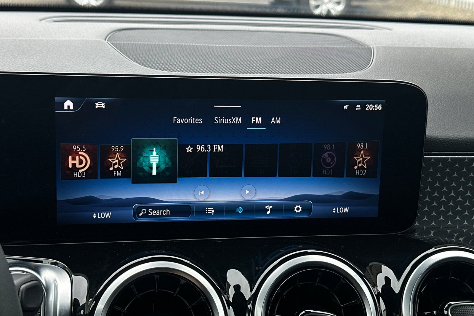 2025 Mercedes Benz GLB 250 photo 30
