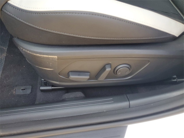 2025 Kia K5 GT-Line photo 10