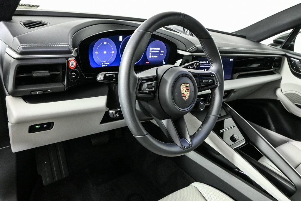 2025 Porsche Macan Electric 4 photo 4