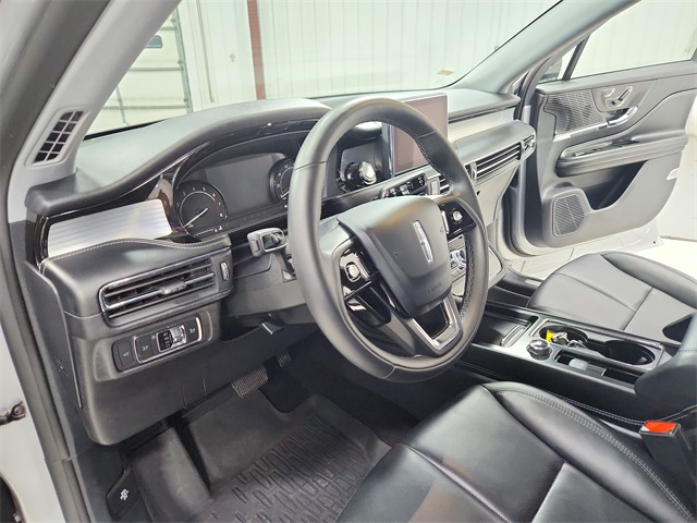 2022 Lincoln Corsair Standard photo 18