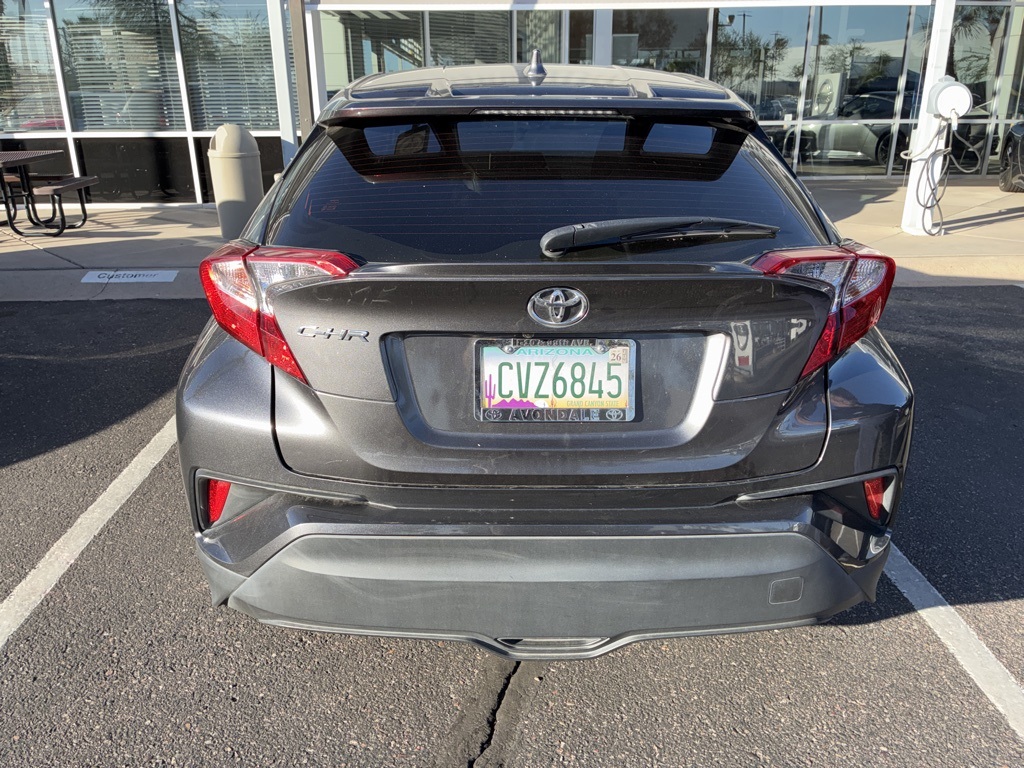 2020 Toyota C-HR LE photo 5