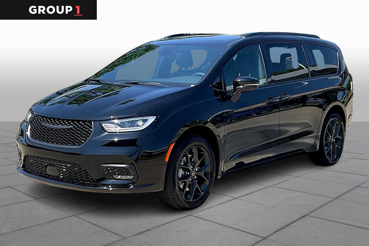 2026 Chrysler Pacifica Limited's photo