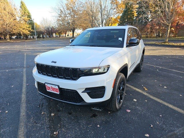 2025 Jeep Grand Cherokee Altitude's photo
