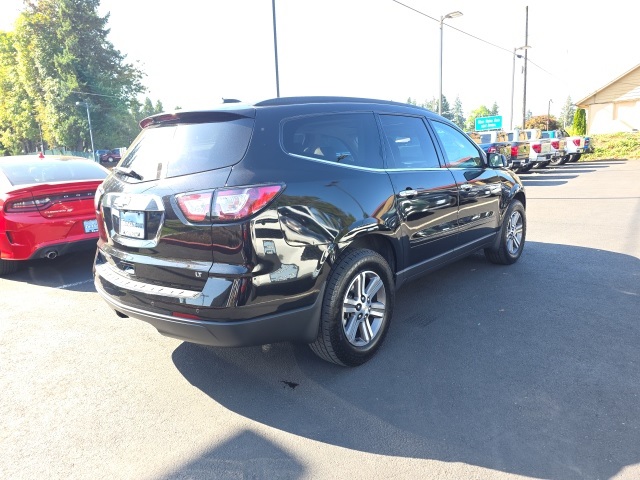 2017 Chevrolet Traverse 2LT photo 2
