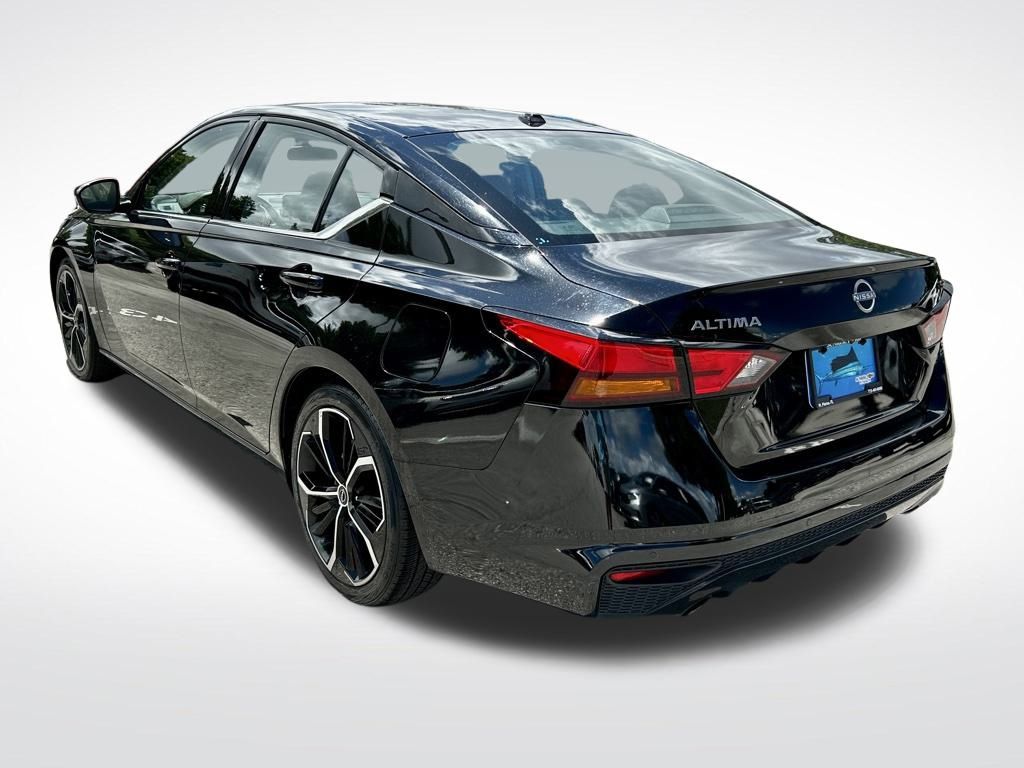 2023 Nissan Altima 2.5 SR photo 4