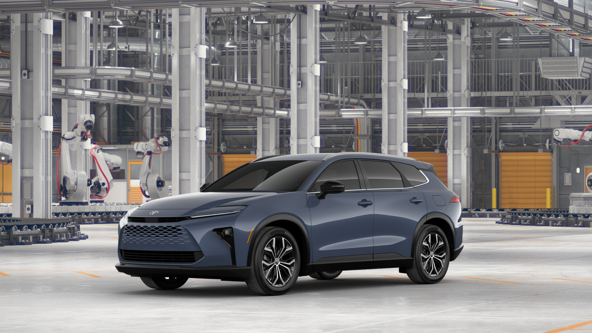 2025 Toyota Crown Signia XLE photo 2