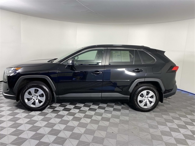 2021 Toyota RAV4 LE photo 4