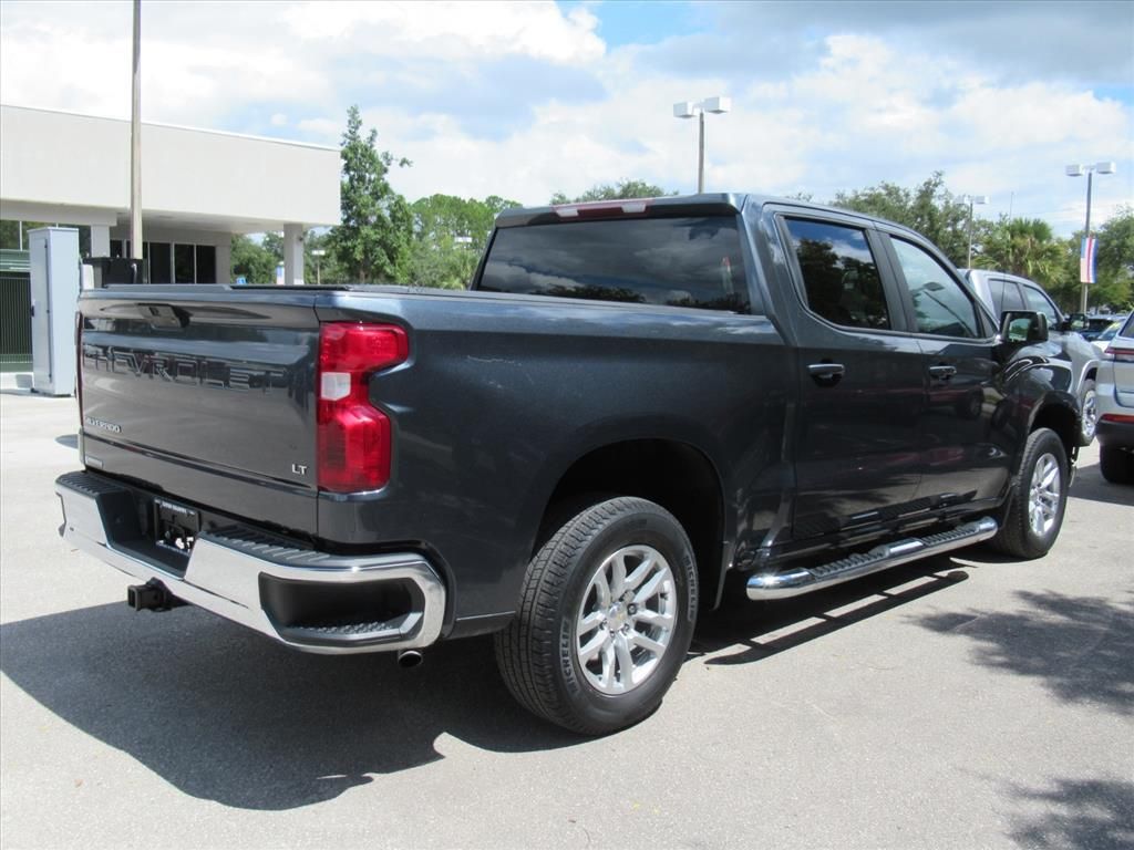 2021 Chevrolet Silverado 1500 LT photo 3