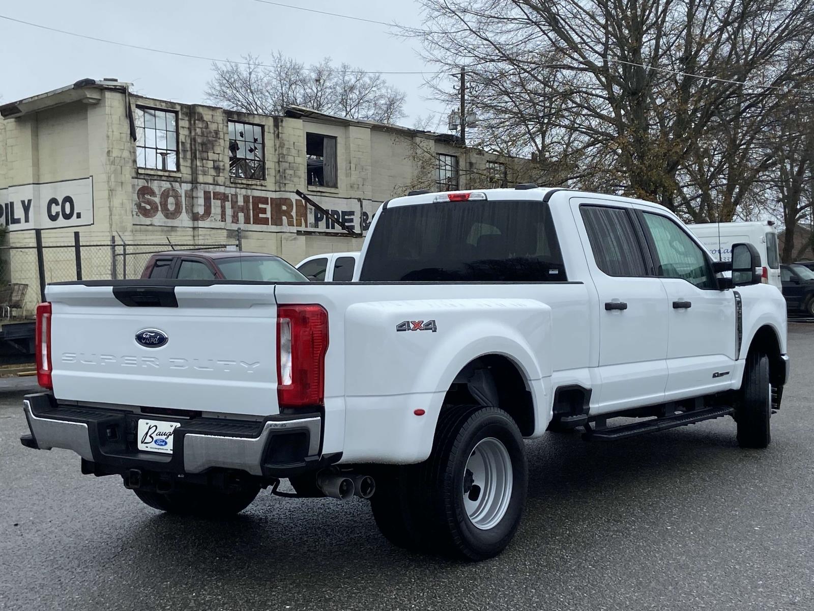 2024 Ford F-350 XLT photo 3