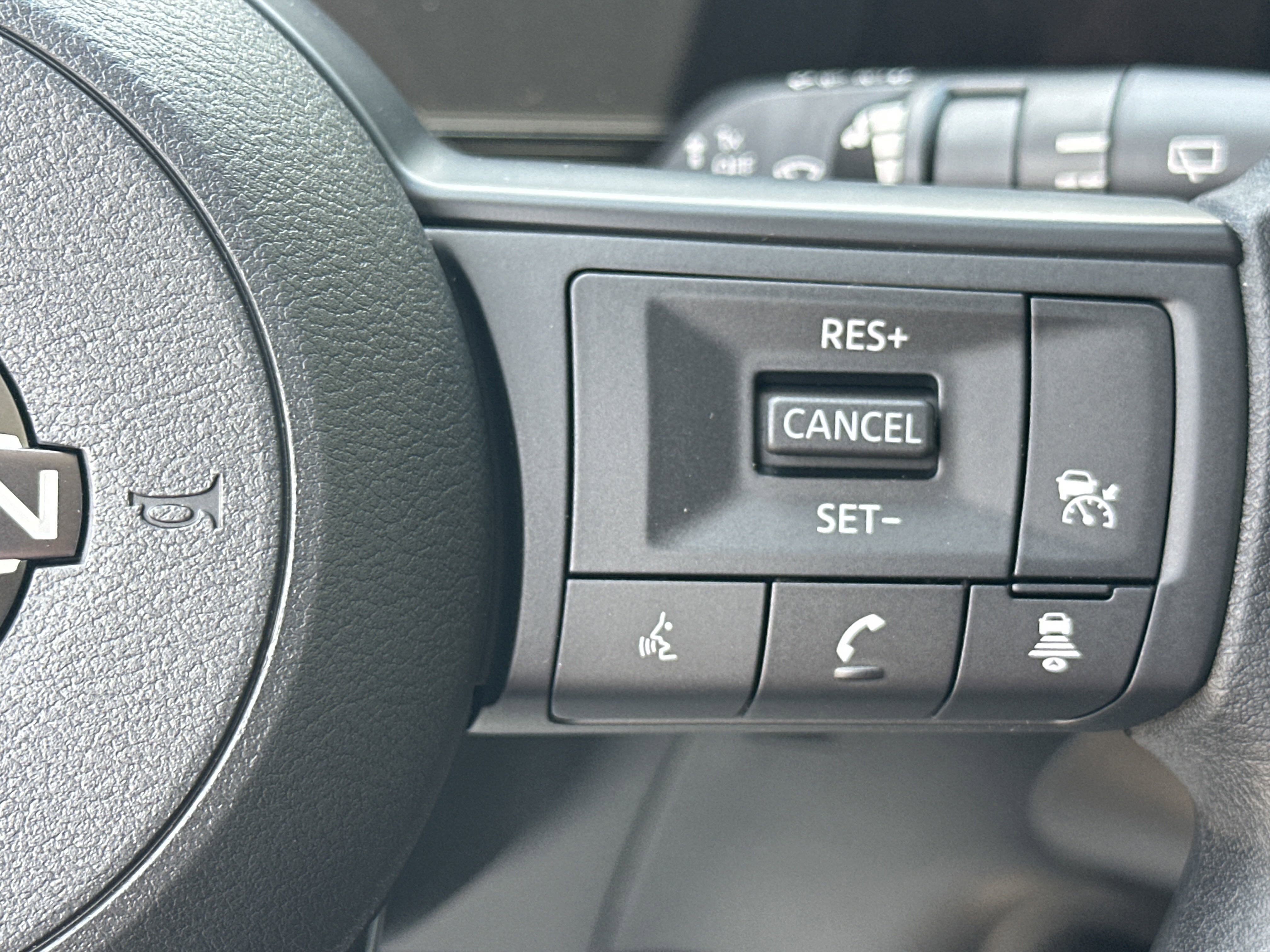 2025 Nissan Kicks SV photo 8