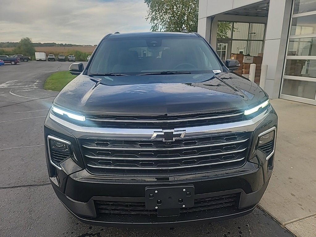 2026 Chevrolet Traverse photo 2