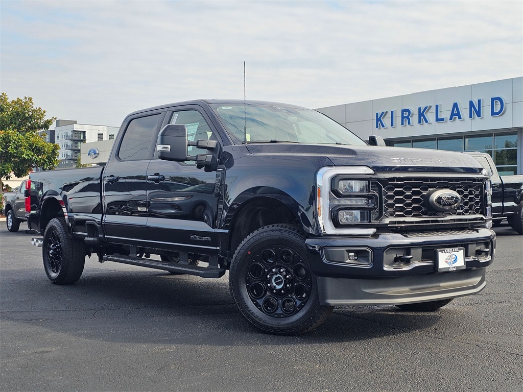 2025 Ford F-350 Super Duty Lariat's photo