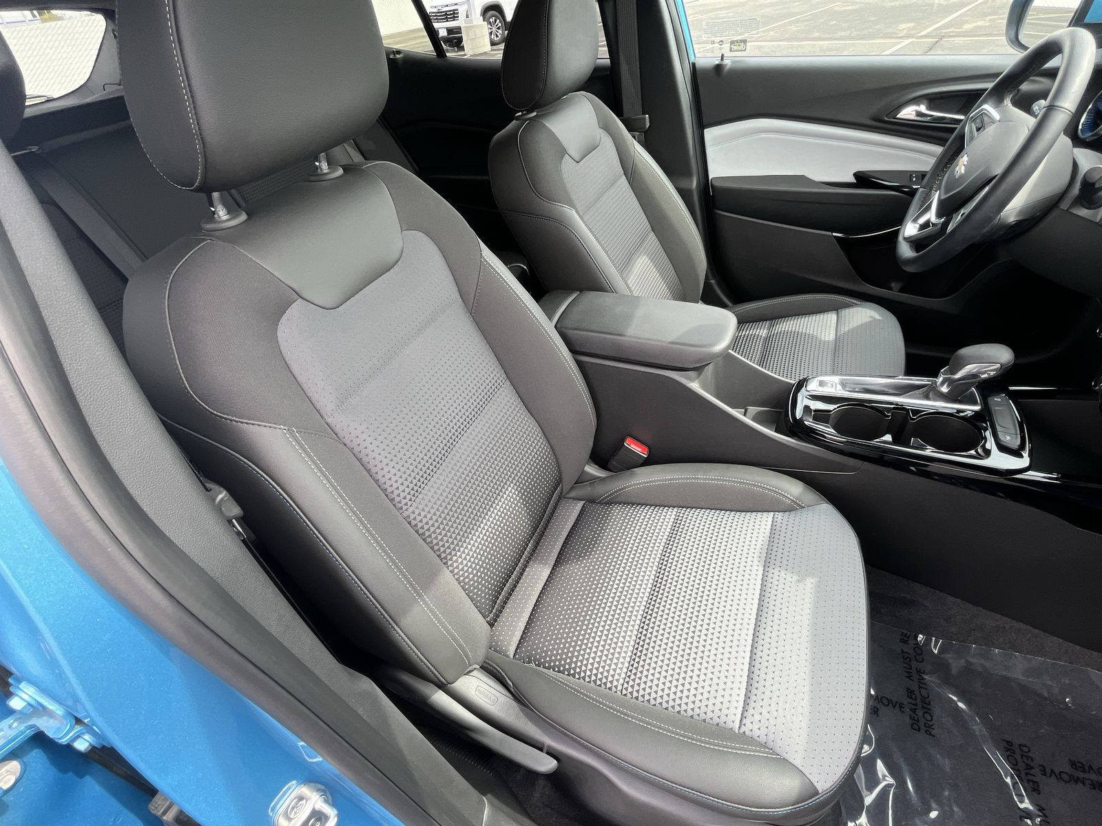 2025 Chevrolet Trax LT photo 18